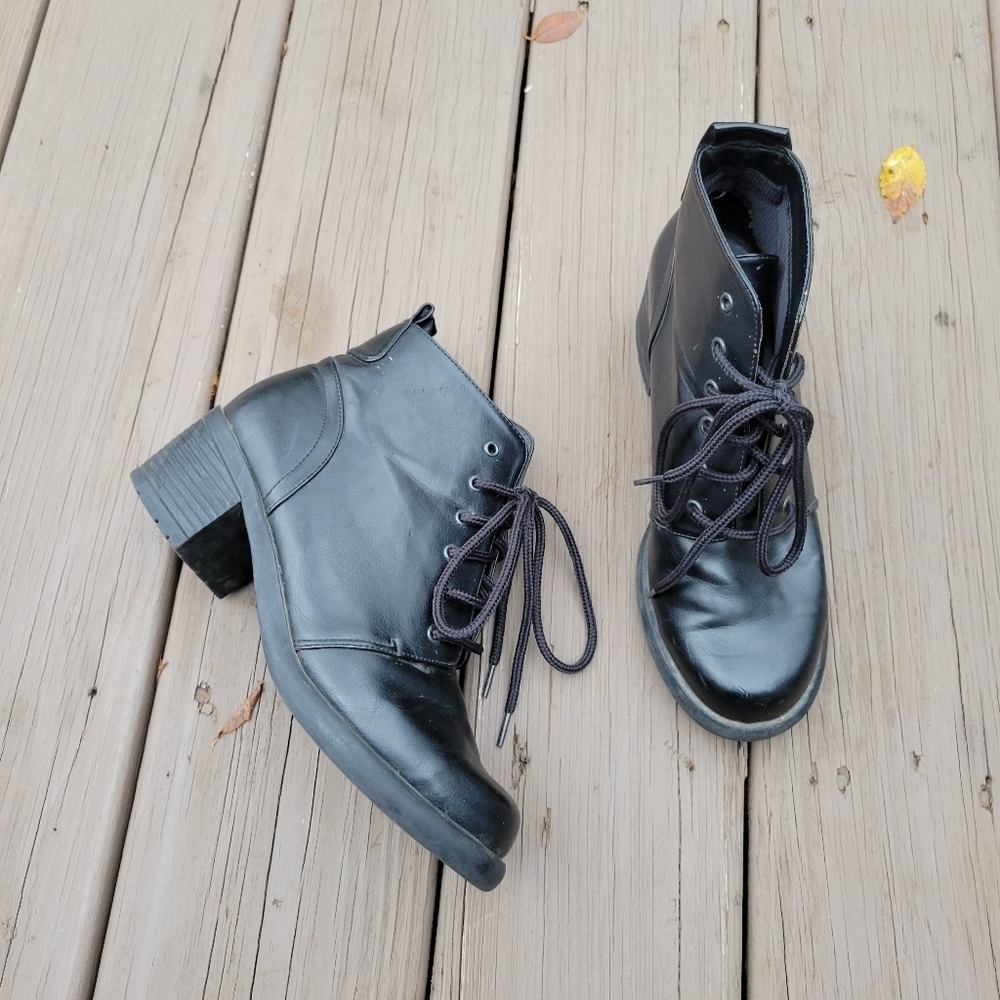 Vintage 90s y2k Bratz Black Faux Leather Chunky Heel Lace-up Granny Combat Boots